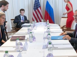 US Secretary of State John Kerry (L) and Russian Foreign Minister Sergei Lavrov (R) met on August 26, 2016 in Geneva for an expected push towards resuming peace talks for war-ravaged Syria. (AFP/File) 