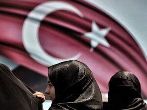 Demonstrators attend a rally in support of Turkish President Recep Tayyip Erdogan in Sarachane park in Istanbul on July 19, 2016. (AFP/Aris Messinis)
