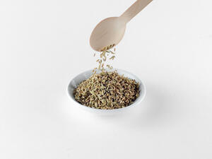 اليانسون يعالج اضطرابات المعدة والجهاز الهضميّ

