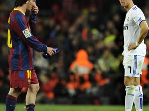 ميسي لاعب برشلونة ورونالدو لاعب ريال مدريد في مباراة الكلاسيكو التي انتهت بفوز برشلونة 5-0