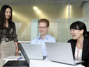 موظفون في مكان عملهم