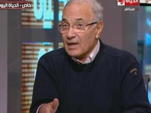 منذ أن عين أحمد شفيق في منصب رئيس الوزراء وهو يرتدي البلوفر!! منذ أن عين أحمد شفيق في منصب رئيس الوزراء وهو يرتدي البلوفر!!