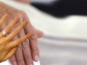 تسعيني يتزوج بطفلة "15 عاما" في السعودية تسعيني يتزوج بطفلة "15 عاما" في السعودية