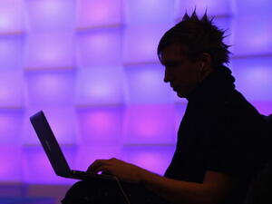 تجاهلت لائحة النشر الفئات العمرية الأصغر سنا التي تستخدم الانترنت 