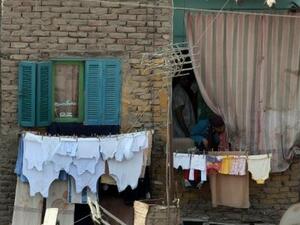 تعليق الغسيل في البلكونه عادة مصرية سيئة! تعليق الغسيل في البلكونه عادة مصرية سيئة!