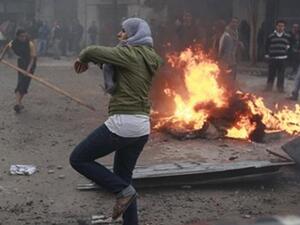 فتاة مصرية أثناء الاشتباكات. فتاة مصرية أثناء الاشتباكات.