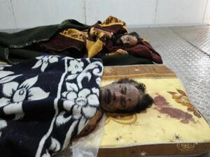 جثة القذافي وابنه المعتصم بقيت معروضة لأيام قبل دفنها. جثة القذافي وابنه المعتصم بقيت معروضة لأيام قبل دفنها.