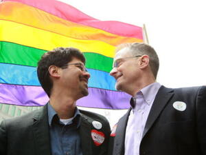 هل لمثليي الجنس حقوق؟!