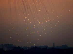 قنابل الفسفور التي ألقيت على غزة قبل ٣ أعوام. قنابل الفسفور التي ألقيت على غزة قبل ٣ أعوام.