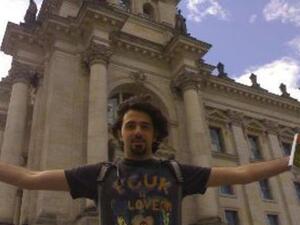 ابراهيم عثمان طبيب الثورة السورية. ابراهيم عثمان طبيب الثورة السورية.