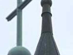 الدينية لا تعني الطائفية بالضرورة. الدينية لا تعني الطائفية بالضرورة.