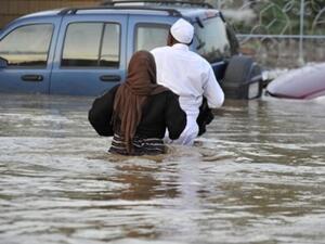 الأمطار تغرق جدة مجددا!!