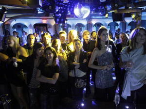 أثار قرار السماح للأردنيات بالعمل في النوادي الليلية سخرية المدونين الأردنيين