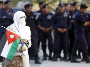 هل اعتدى رجال الأمن على الفتاتين فعلا؟ هل اعتدى رجال الأمن على الفتاتين فعلا؟