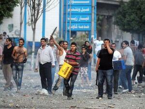 جانب من الاشتباكت في محيط وزارة الدفاع المصرية جانب من الاشتباكت في محيط وزارة الدفاع المصرية