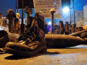 الحذاء القديم هدية المصريين لمبارك. الحذاء القديم هدية المصريين لمبارك.