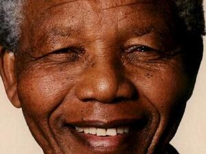 الرئيس السابق لجنوب افريقيا الرمز العالمي نيلسون مانديلا