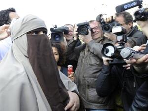 هل يهدد النقاب علمانية فرنسا؟ هل يهدد النقاب علمانية فرنسا؟