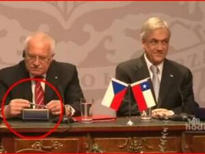 الرئيس فاتسلاف يأخذ القلم. الرئيس فاتسلاف يأخذ القلم.