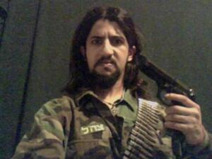 صورة الطالب السعودي بالزي العسكري الإسرائيلي!. صورة الطالب السعودي بالزي العسكري الإسرائيلي!.