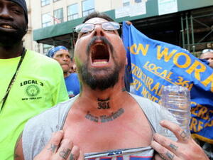 سيتيح المركز الوطني للصراخ للسعوديين التنفيس عن غضبهم المكبوت.  سيتيح المركز الوطني للصراخ للسعوديين التنفيس عن غضبهم المكبوت.