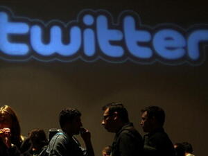 بدأت الحكومة الكويتية بملاحقة مغردي تويتر!!