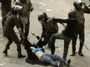 صورة للفتاة المحجبة بعد أن عراها جنود الجيش المصري. صورة للفتاة المحجبة بعد أن عراها جنود الجيش المصري.