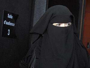 مدون سعودي يقترح قتل أو نفي المرأة لأنها سبب للفتنة.