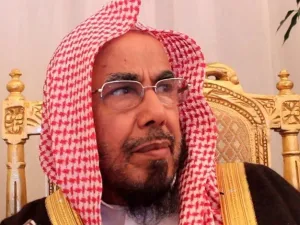 المطلق هو عضو هيئة كبار العلماء وعضو في لجنة الإفتاء الدائمة ومستشار بالديوان الملكي - أرشيف