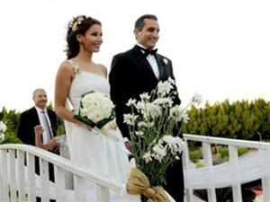 الاعلامي المصري باسم يوسف وزوجته