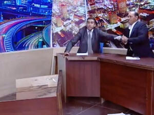 نائب أردني يشهر سلاحه على زميل له على الهواء مباشرة