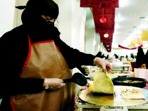 عمل المراة السعودية في المطاعم