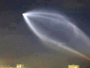 أجسام مضيئة في سماء الشرق الأوسط تثير جدلاً واسعاً أجسام مضيئة في سماء الشرق الأوسط تثير جدلاً واسعاً