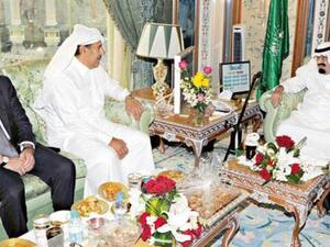 عيدية قطر والسعودية للحريري "اربع مليارات دولار"تثير غضباً واسعاً  عيدية قطر والسعودية للحريري "اربع مليارات دولار"تثير غضباً واسعاً