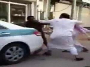 شرطي مرور سعودي يطلق النار على مواطن شرطي مرور سعودي يطلق النار على مواطن