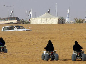 السماح للسعوديات بقيادة الدراجة النارية