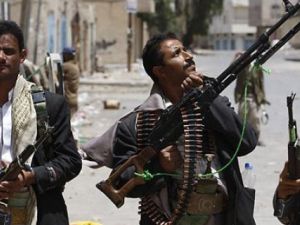 مقتل 12 مسلحاً في اشتباكات بين الحوثيين وقوات موالية لهادي وسط اليمن
