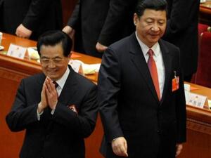 الرئيس الجديد شي جي بينغ والشابق هو جين تاو (يسار)/أ.ف.ب