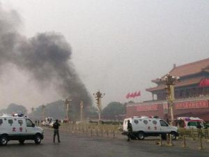 اثار الدخان في الساحة