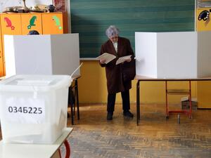 A woman casts her ballot at a voting station, in Banja Luka, on October 7, 2018, as Bosnia and Herzegovina holds it's general elections. (MILAN RADULOVIC / AFP)