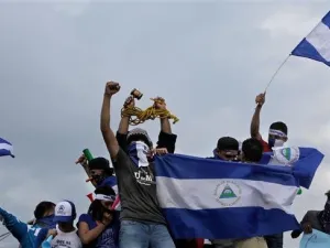 Anti-government demonstrators hold a protest demanding that Nicaraguan President Daniel Ortega and his wife, Vice President Rosario Murillo, step down, in Managua, Nicaragua, May 26, 2018. (AFP)