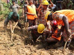 Bangladeshi firefighters try to recover a dead body after a landslide in Rangamati on June 14, 2017.
Rescue workers battled June 14 to reach victims of the worst landslides ever to hit Bangladesh, as the death toll rose to 146, with dozens more still missing. (AFP)