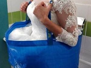 The woman used a 50p Ikea bag to protect her dress whilst sat on the toilet (Twitter)