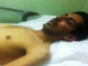 ان حياة والدها في خطر نتيجة اضرابه عن الطعام منذ 59 يوما. ان حياة والدها في خطر نتيجة اضرابه عن الطعام منذ 59 يوما.