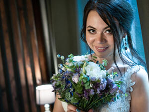 عزيزي العروس عليكِ شرب كميّات من الماء والعصائر الطّبيعيّة لترطيب الجسم