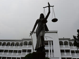 Left-leaning activists clashed with police in Dhaka after its removal, asking the government to reinstall the statue. 
(AFP) 
