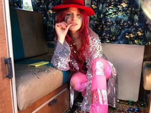 بيلا (instagram.com/bellathorne)