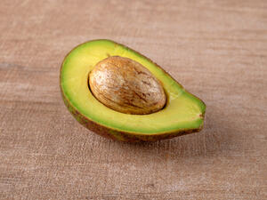 من فوائد بذرة الأفوكادو أنها غنية بالمركبات المضادة للأكسدة

