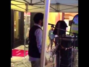 سعودي يوقف المعازف لرفع الآذان