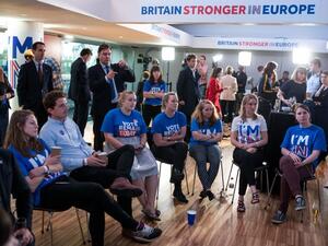 Supporters of the "Stronger In" Campaign react to the results of the EU referendum being announced at the Royal Festival Hall on June 24, 2016 in London. (AFP/Rob Stothard)